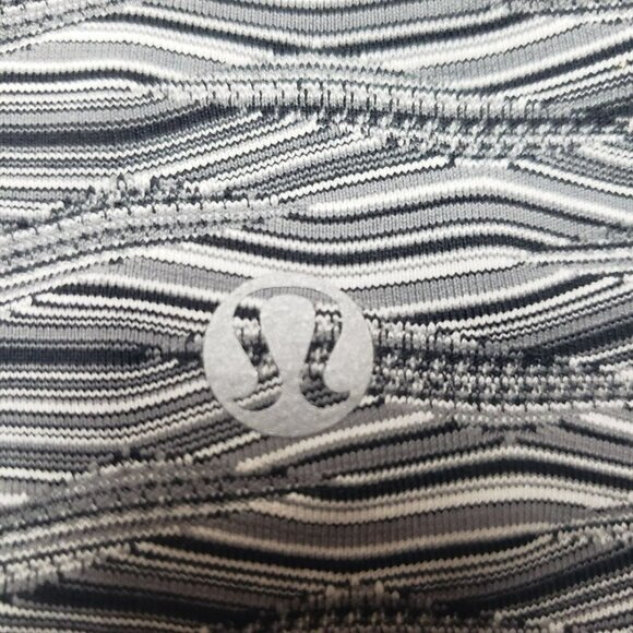 Lululemon Run Inspire Crop II Womens 6 Luxtreme Textured Wave Black Silver Spoon - Picture 7 of 8